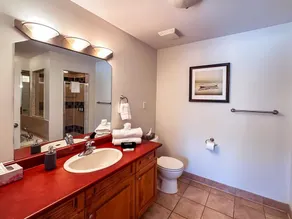 2 bedroom townhome  Collingwood - Image 5