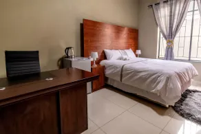 6-9 bedroom house for group trips - Image 5