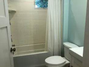 Restored 1920's peaceful, lakeside cottage - Image 2
