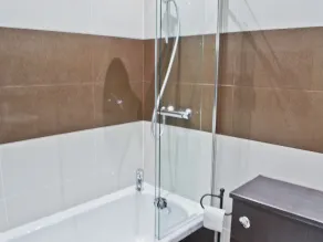 4 bedroom accommodation in Warkworth - Image 3