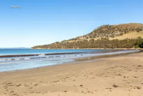 Seven Mile Beach House - Surf, Hike, Golf - Image 4