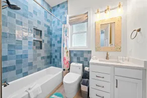 Luxury 4BR Across street from beach New Hot Tub! - Image 4