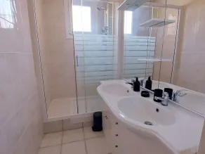 Charming Countryside Retreat with Modern Amenities, Babyfoot, and Nearby Leisure Activities - Image 4