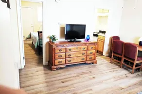 350 yards to the Beach. Pet Friendly. Free Parking - Image 3