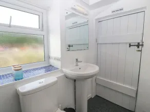 PEN BONC, pet friendly, with a garden in Llanddaniel Near Gaerwen - Image 4