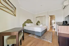 Perfectly Located Complete Private Villa - Image 4