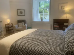 Bright, cosy lower floor flat in Victorian listed villa - Image 5