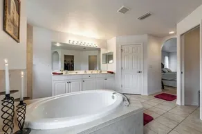 Its a beautiful house for your vacation with pool and screen enclosure. - Image 3