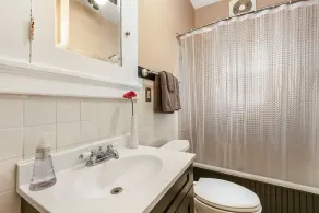 Riverbend Gem in Historic Carrollton Uptown - Image 3