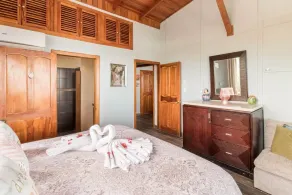 Front Row Center!!! ON THE BEACH, 5BR, Private Pool & Tiki Bar - Image 5