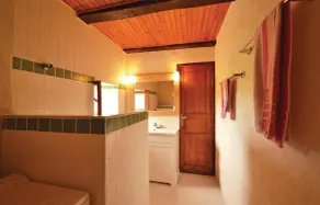 2 Bedroom Awesome Home In La-Chapelle-Saint-Jean - Image 3