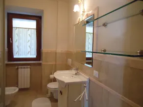 grande appartamento con splendida vista in una posizione tranquilla, a 200 metri dal lago, fino a 5 persone. - Image 3