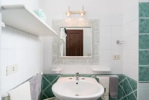Apartamento 'Appartamento Ginepro 2' con terraza privada, Wi-Fi y aire acondicionado - Image 3