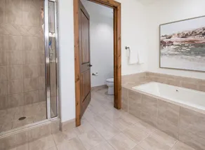 Charlie's Slopeside: Ski-In/Out, Sleeps 10, 2 Master Suites, Pool + Hot Tub, Alpine Club - Image 4