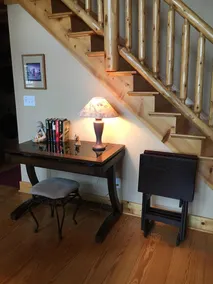 MAKE VACATION MEMORIES IN A COZY LOG HOME ON MAIN LAKE - Image 2