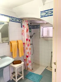 Casa em uma área residencial a 100 m de uma praia magnífica - Image 3