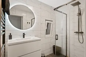 Modern apartment with garage box and free wifi - Image 2
