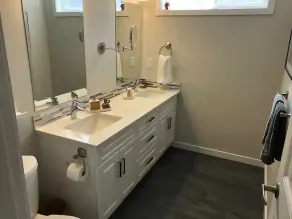 Modern, New 3 bedroom Oasis - Image 3