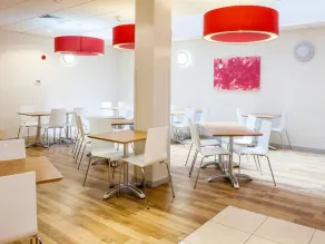Travelodge London Ealing - Image 5