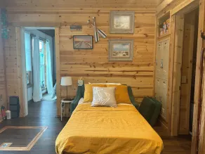 Cozy Cabin, firepit, with 10 acres to roam, private pond and Dock, s’more’s - Image 5