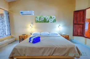 Beachfront penthouse condo, onsite restaurant, AC and swimming pool! - Image 4
