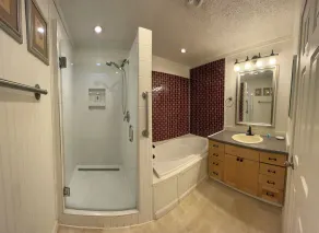 Red Rooster House - King & Queen bedrooms  Easy access to all areas of the city - Image 4
