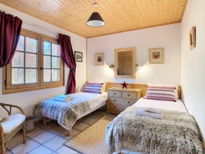 Beautiful chalet, large private garden, 5 minutes walk to ski lifts and lac bleu - Image 5