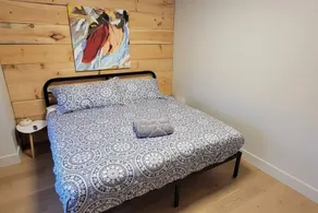 Cozy 2BR Cottage, 4min to Bay of Quinte - Image 5
