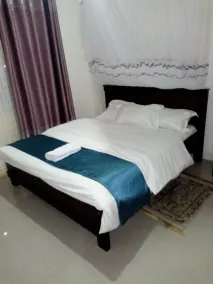 Apartment Sleeps 6 with Free Parking - Image 3