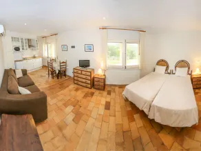 Studios 1/3 (1 Bedroom, Sleep 4) - Image 3