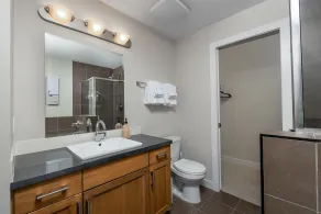 Peony Paradise – 2 Schlafzimmer, 2 Bäder – Ein Juwel in West Kelowna mit Seeblick - Image 4