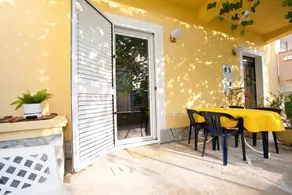 Holiday apartment with terrace only 250 m from the beach - Image 4