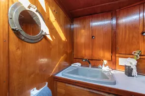 Quo Vadis Yacht - Image 3