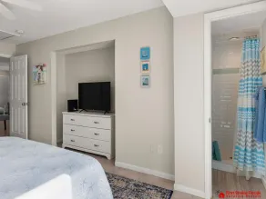 Beautiful 2/2 ~ Pet Friendly ~ Steps to the Beach! - Image 4