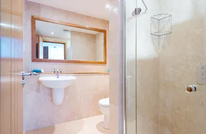 2 minutes walk from 2 fabulous beaches - Image 5