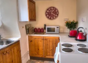 Romantic Holidays For Two In 17th Century Cotswold Cottage - Image 5