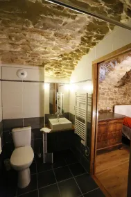 Atypical, very comfortable accommodation in the heart of a Gard hamlet - Image 4