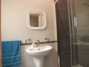 Appartement ensoleillé moderne avec balcon - Image 2