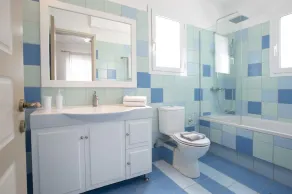 Villa isolata privata con molto grande piscina e spazio esterno - Image 3