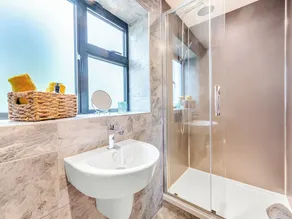 2 bedroom accommodation in Matfield - Image 3