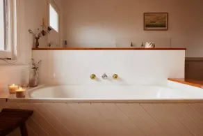 Historic Home close to CBD 3Brm with views - Image 4
