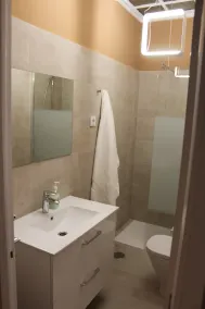 Hyggeligt hus for nylig renoveret - Image 3