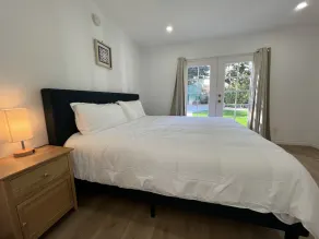 Modern 4 King Beds, Beautiful Large Backyard, Golf, WFH, Long Stays, WI-FI, FWY, 25 mins to Beach - Image 5