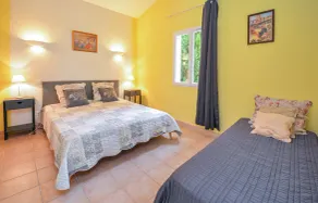 Cozy Home In Cabannes With Wifi - Image 4