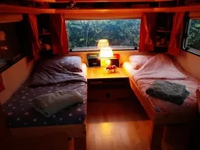 Spacious caravan with fixed awning and sheltered garden - Image 5