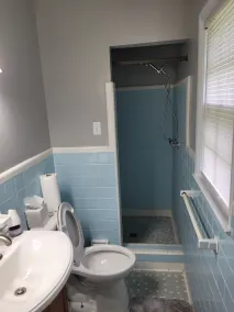 SPACIOUS SAFE HOME CLOSE TO HOSPITAL, MALL, & RESTAURANTS WITH BEAUTIFUL YARD! - Image 4