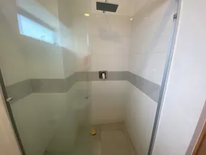 Prime Location: Pool, Rooftop, Parking, Speed WiFi - Image 3