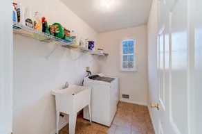 6 bedroom colonial house - Image 3
