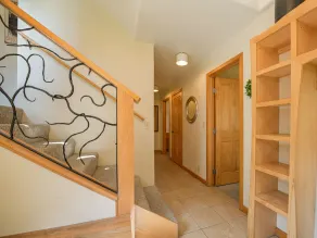 Retraite en ville de Coal Creek!  3BR / 3 BA complets - SLPS 8+ - 2 pâtés de maisons de Elk Ave! - Image 2