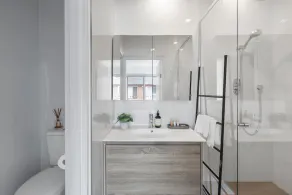 Heart of Ormond Apartment by Ready Set Host - Image 3